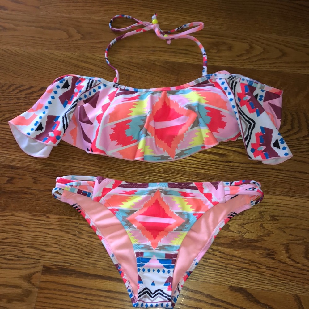 NWT ruffled bikini